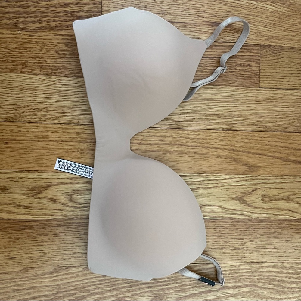 NWT Victoria’s Secet wireless bra nude